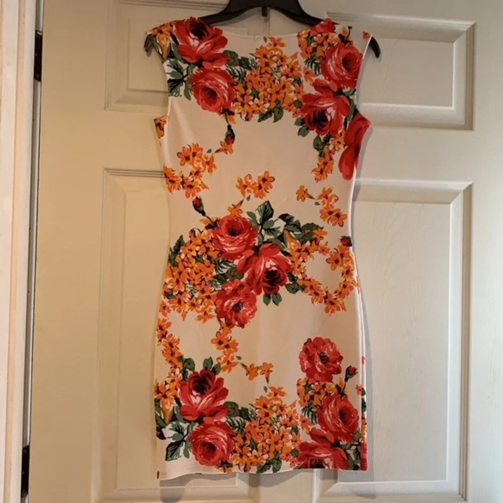 NWOT Beige Bodycon Dress with Sweetheart Cutout Neckline 💛